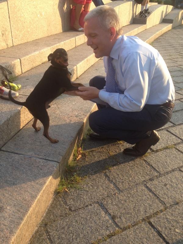 JimmyVanBramer's tweet photo. Dancing with my new friend Pepe at Live at the Gantries concert tonight in #LIC! http://t.co/h8mtWlaQY3
