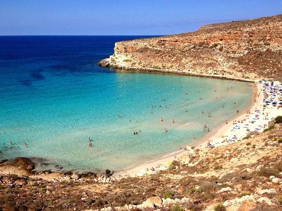 GreatPlacesOnly's tweet photo. #RabbitBeach in #Lampedusa has golden #sand and crystal #water, making it one of the #GreatPlacesOnly you should go! http://t.co/WIazhQqFpp