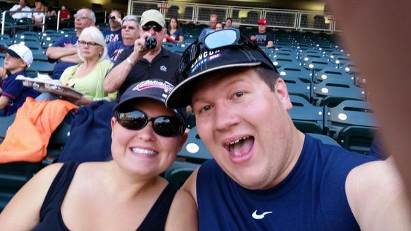 cookies54's tweet photo. Good night for a game! #twinpics http://t.co/6bCba7Mazh