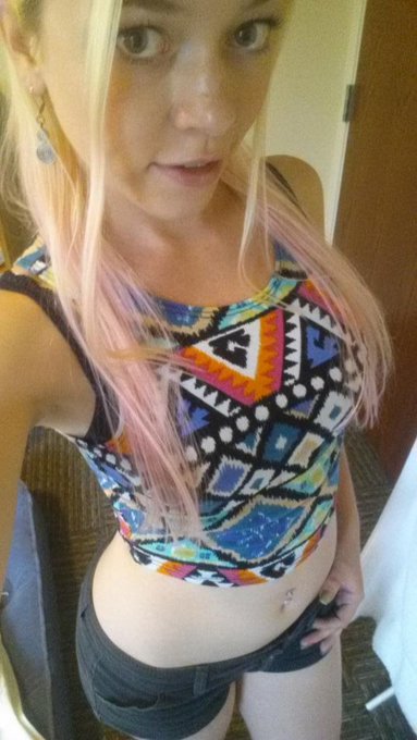 👋😊 http://t.co/G70AWVRXYx<a href="/tag/tbt"class="tags"><span>#tbt</span></a><a href="/tag/throwbackthursday"class="tags"><span>#throwbackthursday</span></a><a href="/tag/slimthickthursday"class="tags"><span>#slimthickthursday</span></a>