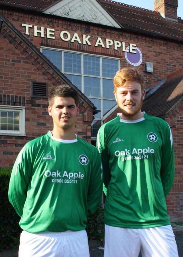Division 4's <a href="/DrakesBroughton/">Drakes Broughton Rangers</a> Rangers unveil new away kit and sponsorship thanks to The Oak Apple Pub, Worcester
