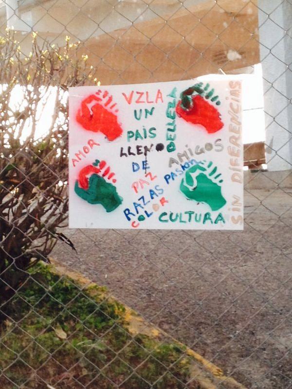 susanalulo's tweet photo. El pais habla, 5 estados de vzla amanecen con mensajes de la soc civil @UnionStaMonica @UnionSanPedro @unionchacao http://t.co/kXuCQTggKK