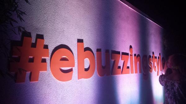 Mad_Mariella's tweet photo. Hawaian party superrrrr!!! #ebuzzingStyle @donnatonia http://t.co/ZgzKGeypTJ