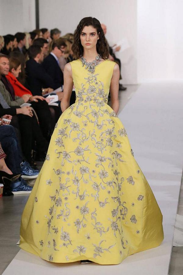 ELLEmagazine's tweet photo. Happy birthday, Oscar de la Renta! 82 times you stopped us in our tracks: http://t.co/C4sy2HAcxN http://t.co/97gkTmRUW1
