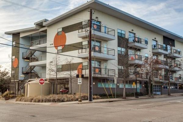 TylerJHome4u's tweet photo. 1111 S. Akard #215 up for lease. Studio 1 bed $1,200 per/m, pet allowed. Ready for new tenant 8/11. http://t.co/W2fZ5EgBif