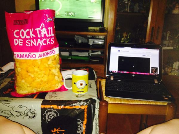 Laury1987's tweet photo. No hay nada como después de correr una buena serie con mi taza prefe y una bolsa gigante q me recuerda @merytorres8 http://t.co/Xr2B6CywAb