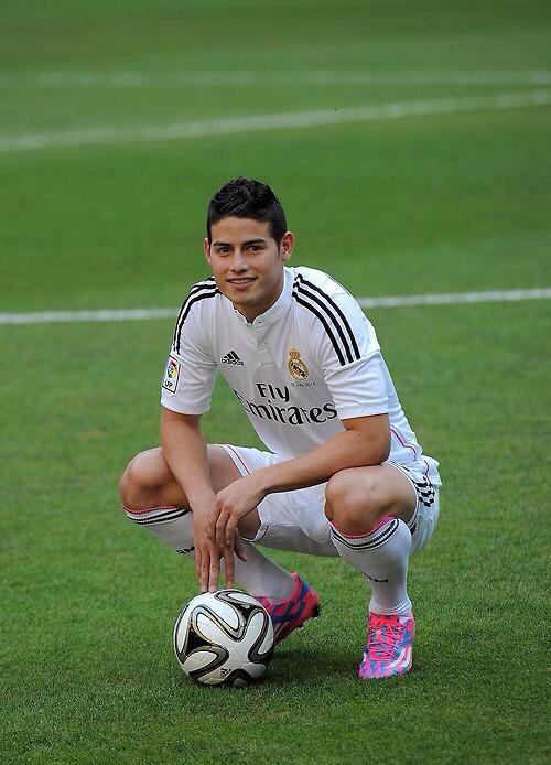 Jaafar638's tweet photo. Its amazing to have the motivation to change from a fan to Cristiano's teammate! #WelcomeJamesRodriguez http://t.co/tCFwKBWKIp
