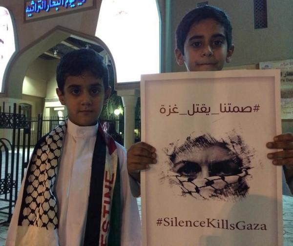 BusYaser's tweet photo. our children support Gaza Children 
#غزة_تقاوم #غزة_تنتصر #غزة_تحت_القصف #صمتنا_يقتل_غزة #ساحة_الإرادة http://t.co/cB4A1BU3V6