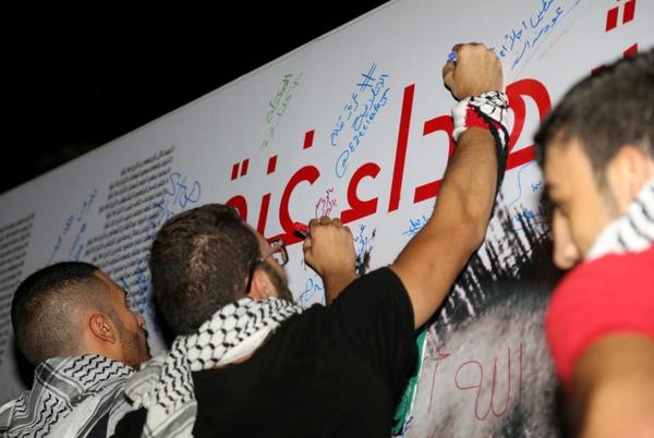 BusYaser's tweet photo. we sing to support our brothers in Gaza
#غزة_تقاوم #غزة_تنتصر #غزة_تحت_القصف #صمتنا_يقتل_غزة #ساحة_الإرادة http://t.co/xfX00y2PpI