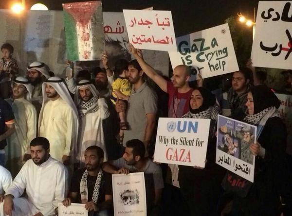 BusYaser's tweet photo. in Kuwait to Gaza
#غزة_تقاوم #غزة_تنتصر #غزة_تحت_القصف #صمتنا_يقتل_غزة #ساحة_الإرادة http://t.co/M2atLF5XDS