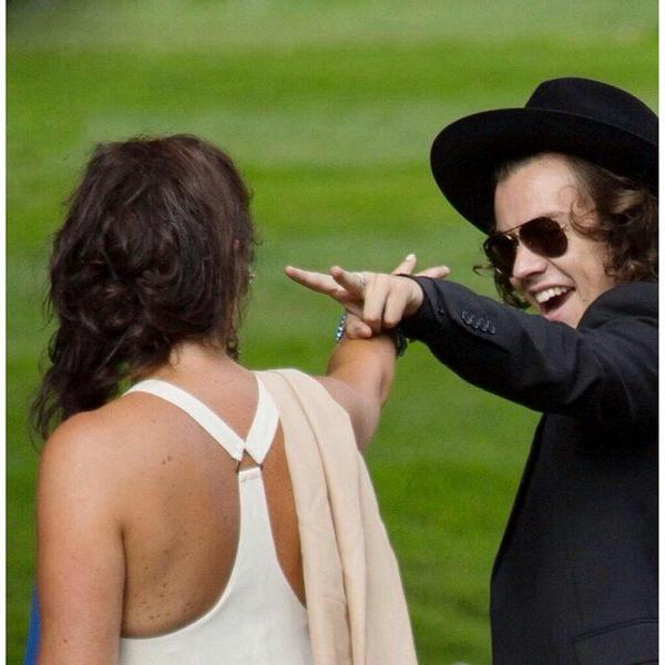 MDTD_OficialMx's tweet photo. Foto de @MrsAnneTwist & @Harry_Styles @Harryen la boda de Dan & Jayโก #AnneCox Harry Styles x at #jayswedding http://t.co/BOscpT71UO