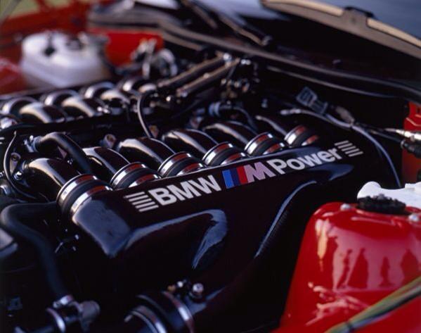 BMWEspana's tweet photo. Algunos le llaman potencia, otros prestaciones, nosotros le llamamos #MPower, con ///M de ///Martes! http://t.co/IKNj3asQpk