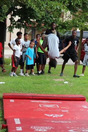 ONGKIDS's tweet photo. .@MilwaukeeFlyers are here, and they're flying! #lisbonstreetblockparty #highschoolconnection @ONGKIDS http://t.co/EZEL4JzGpj