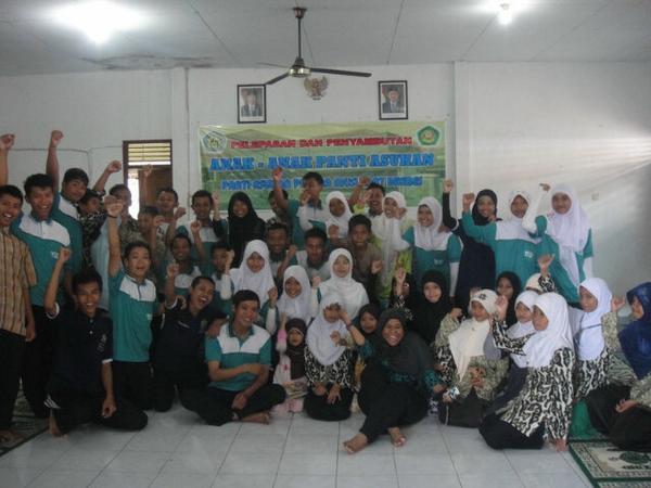 Krman dek @nadya_lgp . Foto saat acara 10 menit luangkan waktu membaca&amp;baksos di panti putra muslimat <a href="/ForumAnakID/">Forum Anak Nasional</a>