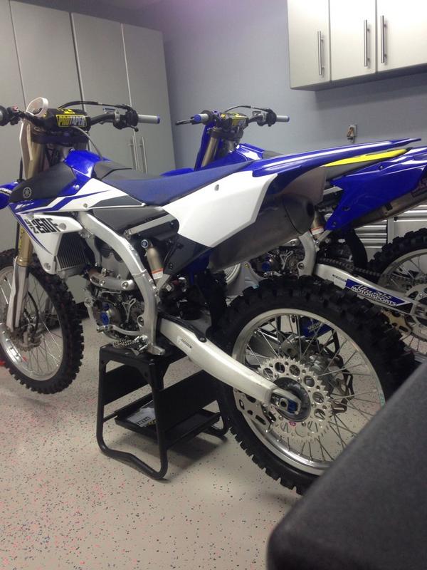 KeithRkj238's tweet photo. Getting bikes ready almost done #lorretas http://t.co/QfhhTzpY9T