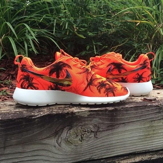 SickestKickz's tweet photo. Custom roshes http://t.co/wFRgCBoVfQ