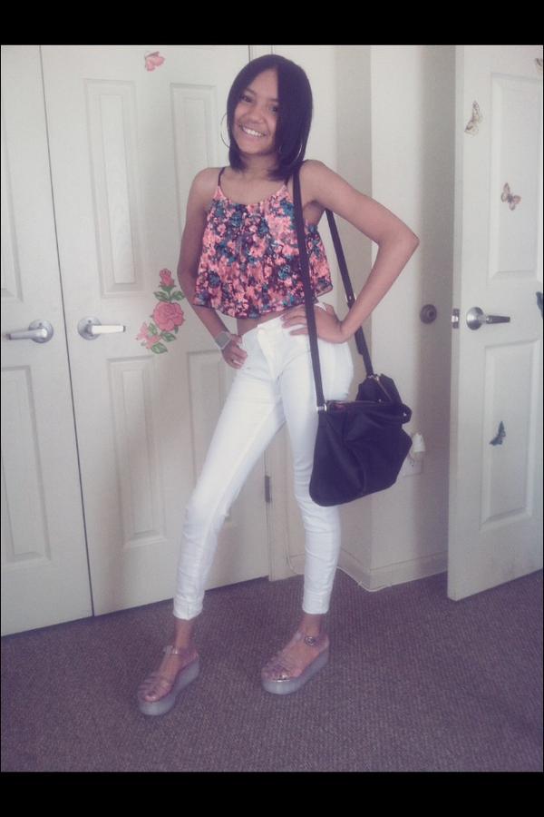 ___sg280's tweet photo. Wce @_YanaaB 😻💋💍💞😘 http://t.co/tJoQn77UHG