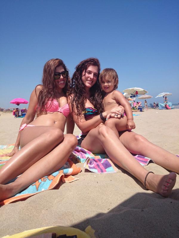 mdmvf7's tweet photo. Con la wapa de mi #hermana!! Y la preciosa #bichitoolu!! :D http://t.co/RrUghmiWOv