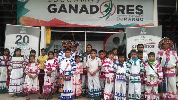 CECyTEDurango's tweet photo. En la @FENADUoficial recibimos la grata visita de niños y familiares de alumnos de ntros planteles de zona indígena http://t.co/0nrkZC3fMW