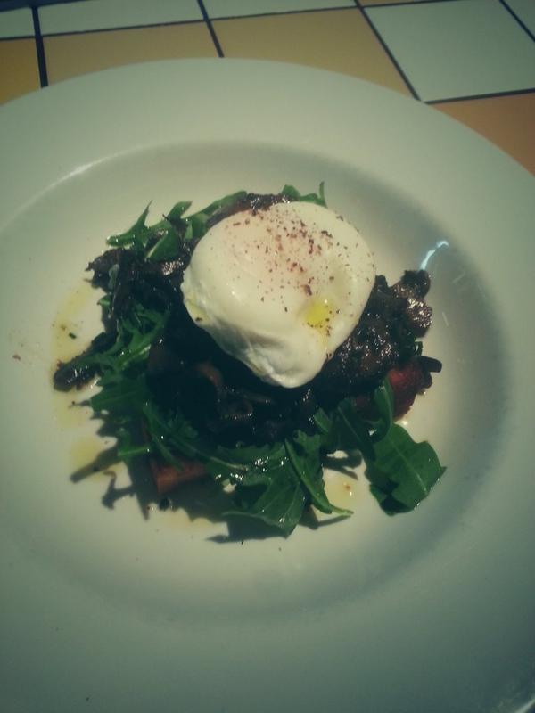 FMDiDi_'s tweet photo. My bew favorite breakkie; polenta chips, sautéed mushrooms, rocket &amp; poached eggs http://t.co/cLdbVWRzjR