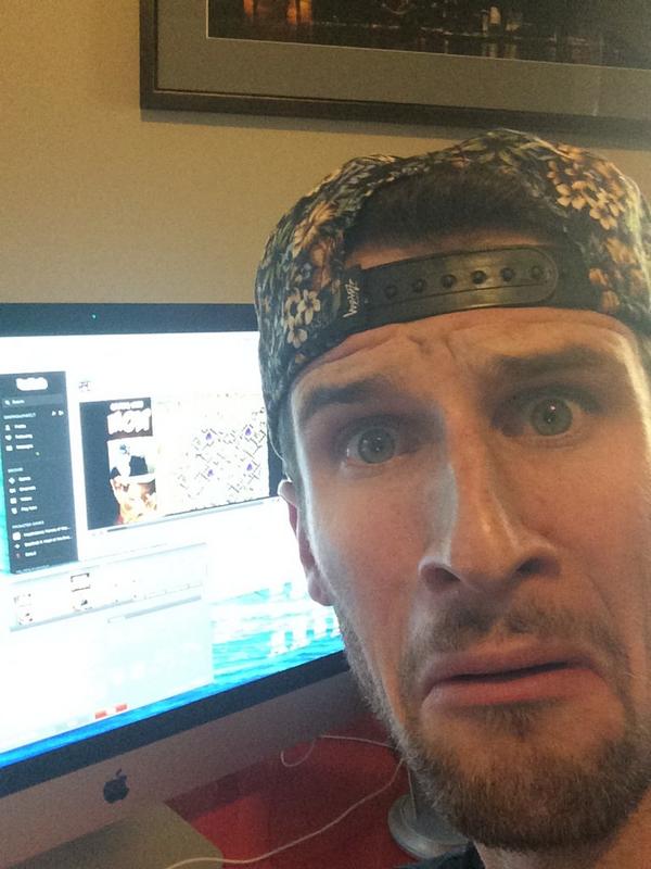 MOLT_YT's tweet photo. streaming now!!!!! http://t.co/5v4Z5nxW8C