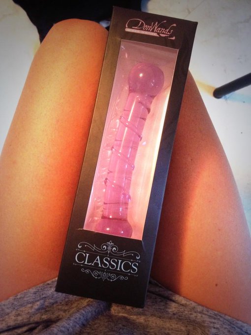 Got a new toy in the mail today :) thank you whoever bought it! I'm gonna play with it tonight on cam<a href="/tag/onmfc"class="tags"><span>#onmfc</span></a>