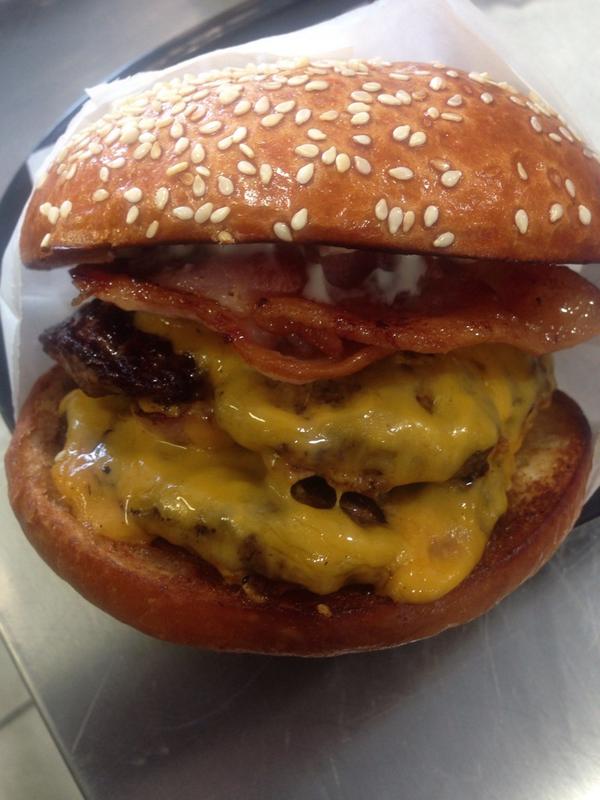 sHenaniganszszs's tweet photo. We are open all day today 12-9 #191buckleyst #essendon http://t.co/Fb2G41sOuX