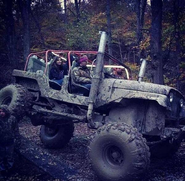 4x4rule's tweet photo. @BarbieJeepGrl89 @JeepSlutt @Jeep_olllllllo #muddin #jeep http://t.co/ul1gqOwEtI