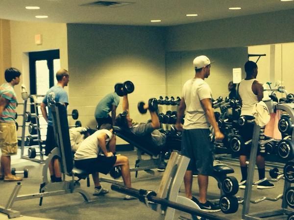LanderCampusRec's tweet photo. Our freshmen pumping iron &amp; getting that cardio in! #BearcatBodies14 #Expo2 #Lander18 http://t.co/veNqTjqDbb