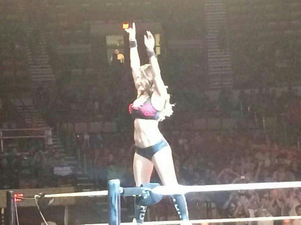 bella_gavin's tweet photo. Today I finished watching Monday night raw http://t.co/aLT3I2JHnP