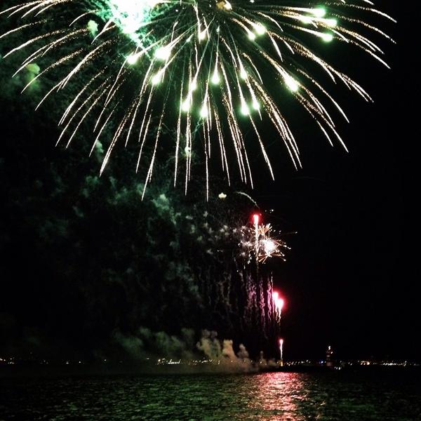 LoriMDennis's tweet photo. Fireworks over Ellis Island! #mdsummit2014 #lovemyjob http://t.co/v4SliYRxsh