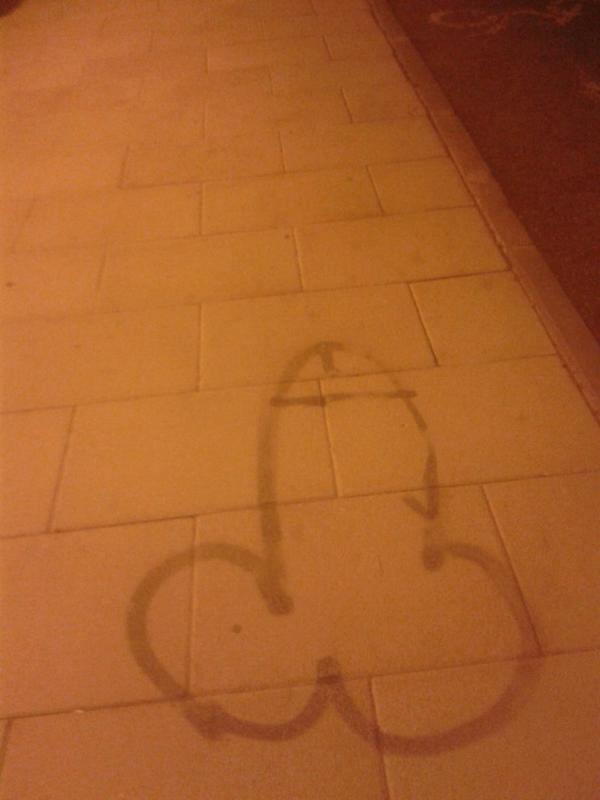 beadelamore's tweet photo. Sigue el camino que te indica jajaj @noeojosdebruja @franjamarol7 http://t.co/taopxU40JL