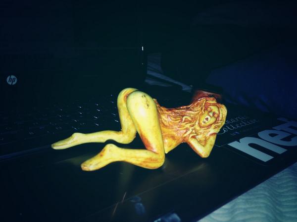 xNeemz's tweet photo. I don't smoke weed but I bought this bowl for reasons i'm sure you can think of ππ lmaoo #smokedatass http://t.co/kNPidaJmPC