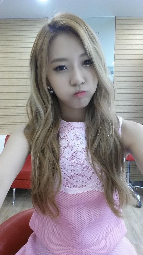 _Dahyehehe's tweet photo. 오늘 드디어 첫방!!!!!
보고싶었어요ㅠ^ㅠ
두근두근~후핫
이따봐용>_< http://t.co/6AbrVN0EEK