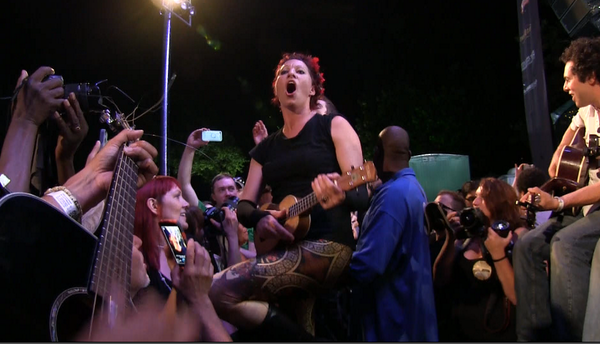 sandibachom's tweet photo. .@amandapalmer @seegerfest @indeciSEAN #seegerfest http://t.co/JBRCDPuMuV