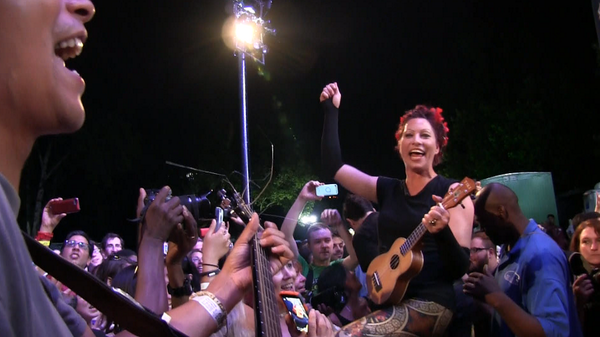 sandibachom's tweet photo. .@amandapalmer @seegerfest @indeciSEAN #seegerfest http://t.co/6f4GDUKCLf