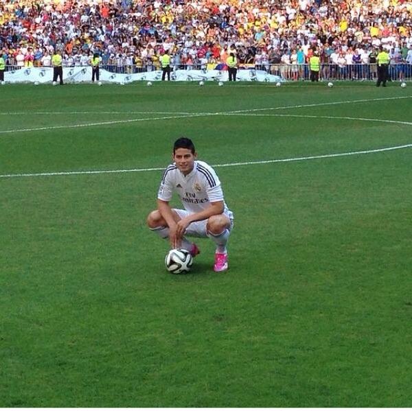 donoso95's tweet photo. Bienvenido al Real Madrid James Crack http://t.co/ynoD68INcw