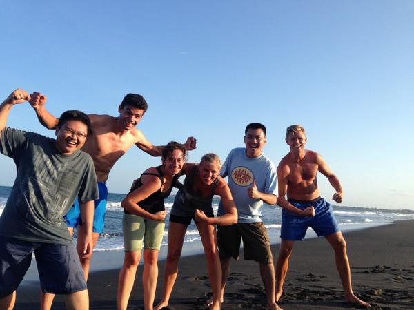 Startup_Getaway's tweet photo. Beach Crossfit tiimmeee~~~~ Always keep the body fit and the illness away :) #sanur http://t.co/SkgN90CQYu