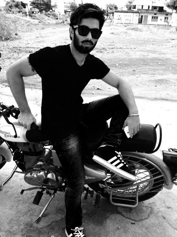 vhzol's tweet photo. #random #mustache #royalenfield #love http://t.co/brFF8DZrNl