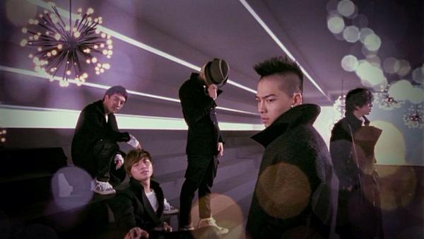 bigbangloveri's tweet photo. さっきまでの雨はもう上がって
アスファルト漂う街の匂い
ねえそっちも もう晴れてるよね
西から回復するって
朝は苦手な君だからねえ
毎日ちゃんと起きられてるかい？
そんなこと未だに心配してるよ

♡BIGBANG 声を聞かせて♡ http://t.co/9zGyrlMDiK