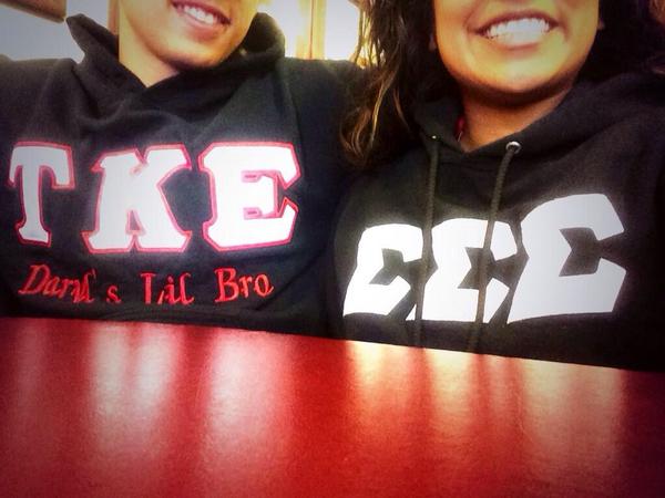 joeb_caliboy's tweet photo. Can't retweet her 😒 so recycled tweet 💁 #greekcouples #TKE #trisigma 👫😘 http://t.co/FLlej5nlaj