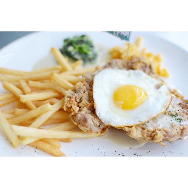 Take a closer look at our new ‘Country Fried Steak Yee-haw’! It looks great, doesn’t it? It is even better in taste