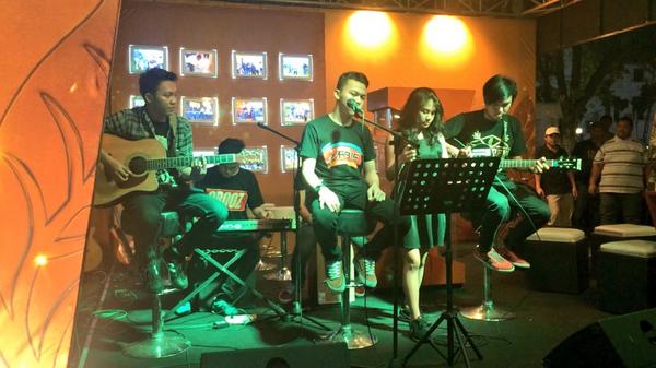 Onstage <a href="/disversia/">Disversia Official</a> net tv.. Thanks baju nya <a href="/Crooz/">Crooz</a> <a href="/HIDDENCLOTHES/">HDNCLTHS™</a>