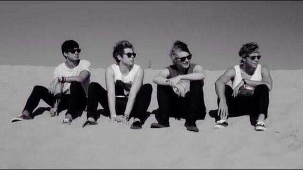 5sos1dupdxtes's tweet photo. RT IF THE 5SOS BAND ACC DONT FOLLOW YOU! Maybe they'll see and follow you! http://t.co/LumpdmoOVZ