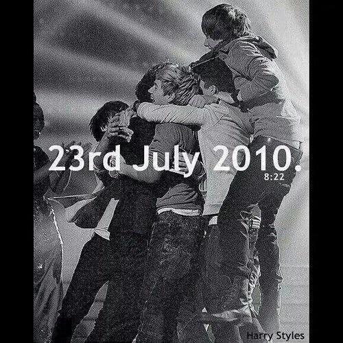 ricordounbacio_'s tweet photo. Non riesco a crederci che è passato così tanto tempo #FourYearsOfOneDirection http://t.co/kiF8XPAtZG