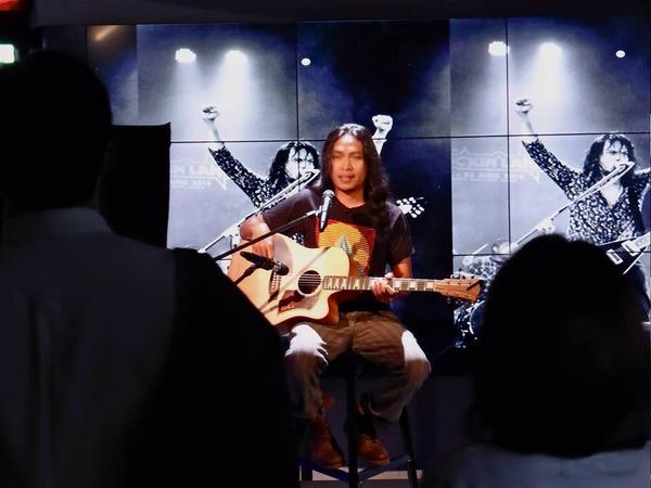 Live acoustic TVshow Daily Dose, VoiceTV, Bangkok #SonOfAWitchTour <a href="/DNMTbali/">Dynamite Bali</a> <a href="/HIZTORYstore/">History Store</a> <a href="/xRMBLx/">.</a> <a href="/VolcomIndonesia/">Volcom Indonesia</a>