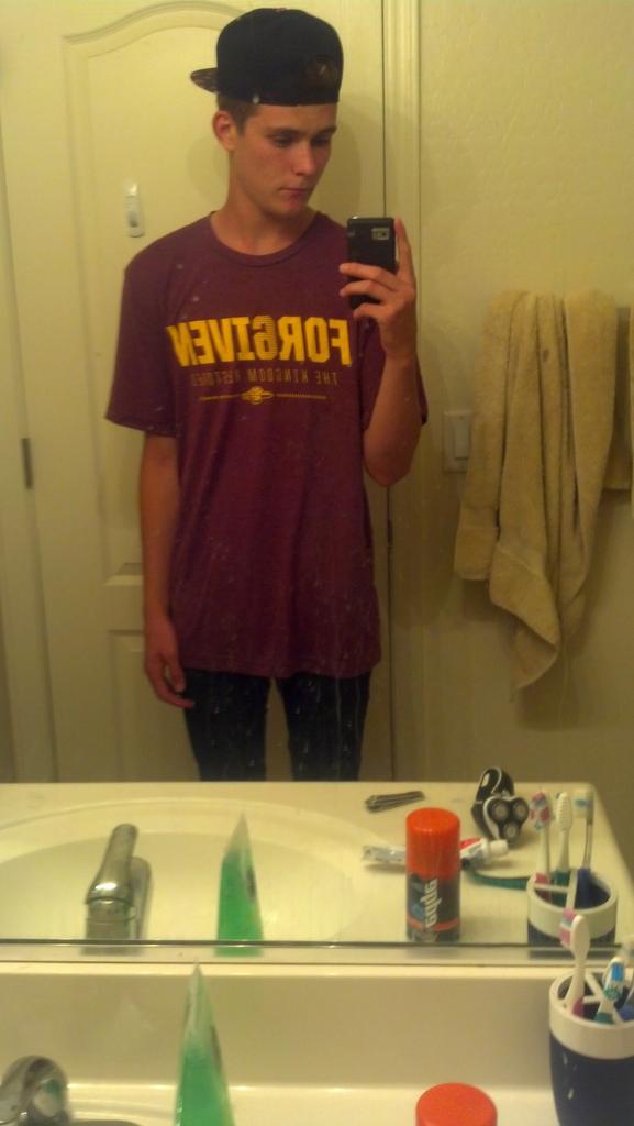 ChaseBigelow's tweet photo. My LeBron shirt finally showed up today yayy #FOR6IVEN #KingJames http://t.co/HV2EZI6Zky
