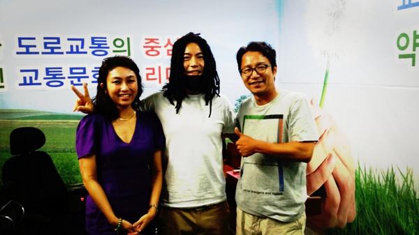 skullriddim's tweet photo. 오랜만에  라디오 tbn 교통방송!! 즐거웠습니다!!
내일은 컬투쇼 야만!!! http://t.co/mAvLbmxZkL