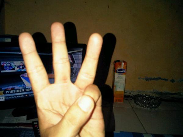 Salam 3 jari.persatuan indonesia