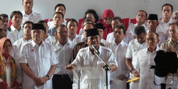 deras_aw's tweet photo. lagi pdkt RT @kompascom: "Kenapa Aburizal Kerajinan Dampingi Prabowo, Hatta Rajasa Saja Tidak" http://t.co/oGVqnp57fK http://t.co/eBJ9fzgn1W